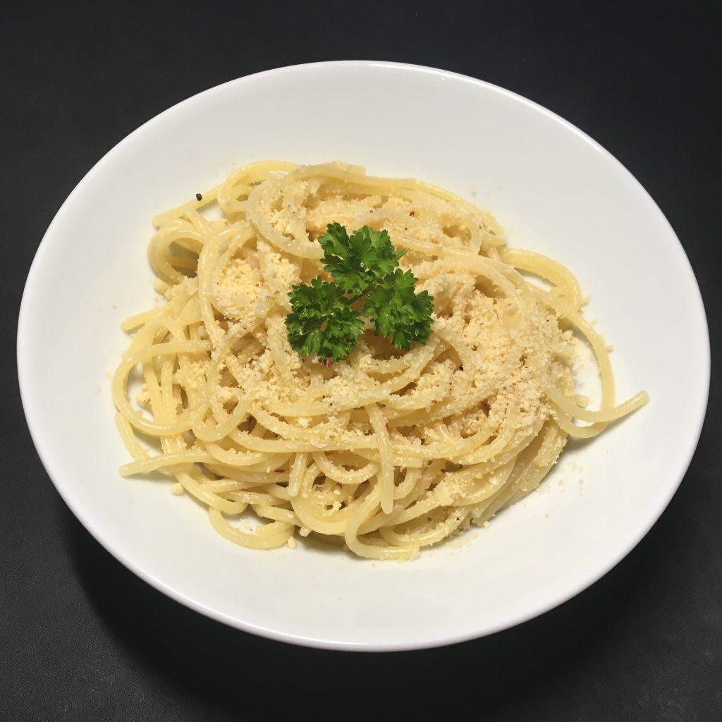 Spaghetti aglio e olio with vegan parmesan
